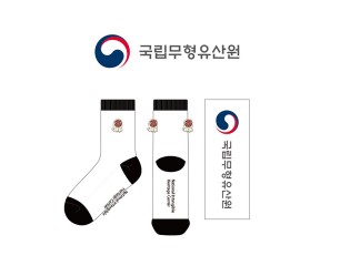 국립무형유산원의 남, 녀 공용 패션 중목양말 제작사례