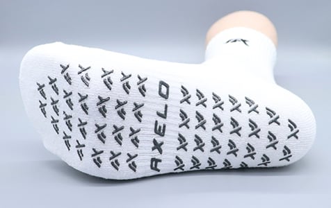 AXELO 알파벳이 적힌 논슬립 양말