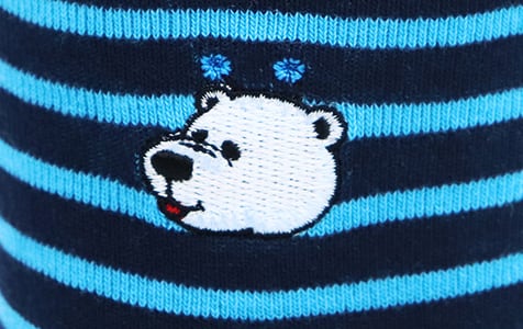 북극곰 캐릭터가 그려진 줄무늬 양말